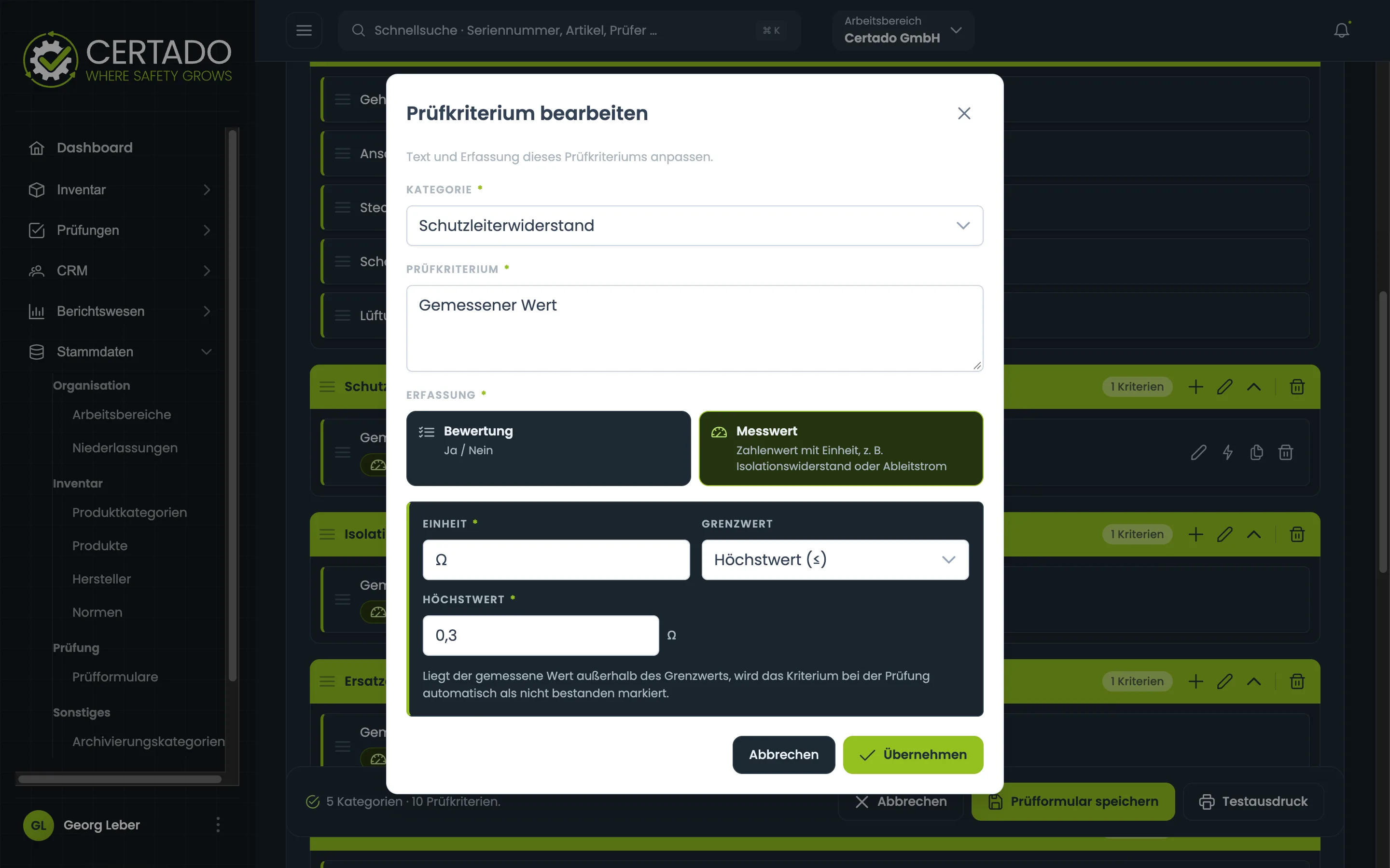 Der Dialog Prüfkriterium bearbeiten mit Kategorie und dem Text des Prüfkriteriums. Unter Erfassung stehen Bewertung und Messwert zur Wahl, ausgewählt ist Messwert. Darunter erscheinen die Felder Einheit, Grenzwert mit der Auswahl Höchstwert und ein Feld für den Höchstwert selbst.